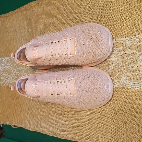 APL Techloom Phantom Women's Running Shoes Sz 14, Pink, Like New, No Box - Picture 2 of 8